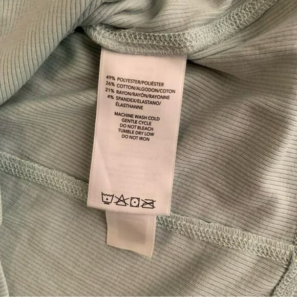 Cozy womens light blue long sleeve v-neck ribbed knit workout top - Picture 5 of 6